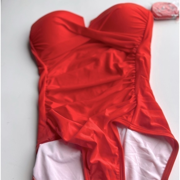 CALVIN KLEIN Women's Split-Neck Bandeau Removable-Strap Tummy-Control Swimsuit - Picture 5 of 13